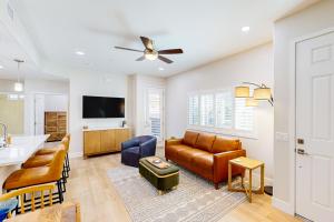 Vibrant first-floor condo with pool hot tub, right on the bike path