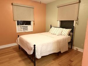 Cozy Church Street Apartment in Historic Galveston apts