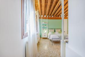 Venetian Charm x3 near San Marco & Rialto with AC & WiFi