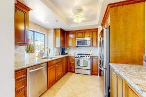 Bright Dog Friendly condo with inviting patio, washer dryer on a Golf Course