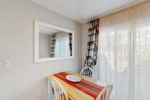 Bright Tucson home near golf & hiking with pool & spa - 30-night stay min