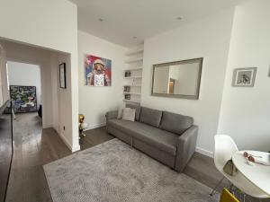 1 min walk to Portobello Market