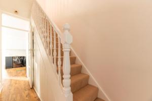 4-Bed Family Home Garden Near Elizabeth Line - Pass the Keys