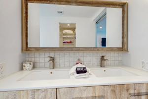 Sunny Mountain-View Retreat with Pool, Golf, and Tasty Eats Just Steps Away