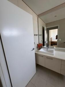 Modern Private Room & Bathroom - CBD