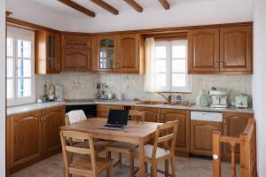 Livadi villa with seaviews walk to town & beach