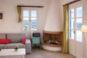 Livadi villa with seaviews walk to town & beach
