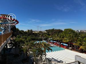 Piazza com acesso ao Acqua Park, Splash e Slider