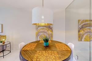 Bright modern dogfriendly oasis with pool tennis courts balcony AC