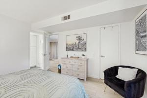 Charming updated condo in great location with heated pool tennis hot tub WD