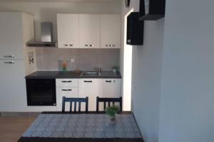 Apartments with parking space Kukljica, Ugljan - 18238