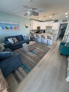 Beachfront Condo On Quiet Treasure Island- 1 Bed
