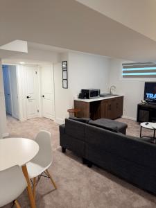 Cozy and Stylish Private Basement Suite