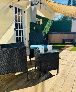 Cozy Private Studio with Jacuzzi Near Gulf Beaches