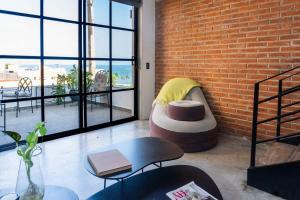 Olas altas Unique LOFT 2 blocks from the malecon