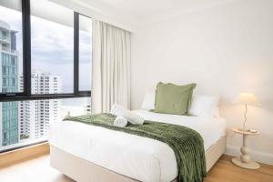 Lush Ocean Vistas - 2BR Luxurious Apartment!