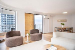Lush Ocean Vistas - 2BR Luxurious Apartment!