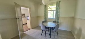 Currambene Retro Retreat - 100m to the main street of Huskisson