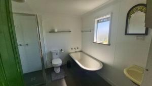 Currambene Retro Retreat - 100m to the main street of Huskisson