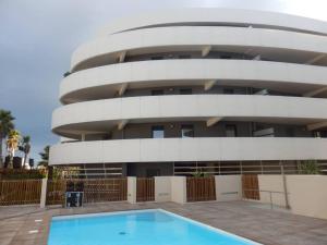 Superbe appartement à 100m de la plage avec piscine et vue mer, T3, terrasse, parking privé - FR-1-529-136