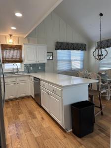 Channel-Front 4BR Home • Private Dock Fishing • Cherry Grove • TipSEA Turtle