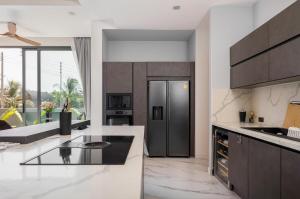 4BR Pool Villa Near Bang Tao & Boat Avenue