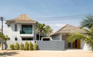 4BR Pool Villa Near Bang Tao & Boat Avenue