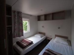 Mobil-home avec terrasse - 6 pers. - API-1-52-2013