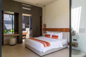 Modern Luxury 2BR Villa - 7 Min to Canggu Beach
