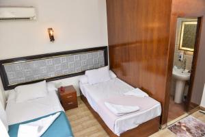 Lorenda Tahrir Hotel Near Metro and Museum
