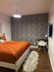 Charming 3BR Suite Near Downtown, General Hospital