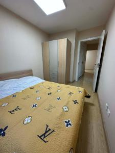 15 Central one-bedroom apartment