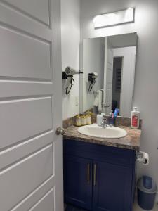 Charming 3BR Suite Near Downtown, General Hospital
