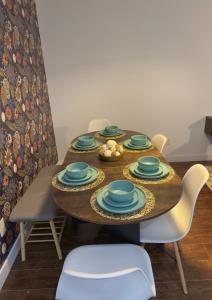 Charming 3BR Suite Near Downtown, General Hospital