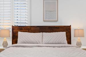 Modern Lux Retreat in LA - Jacuzzi BBQ fire pits - Minutes to Sofi & LAX