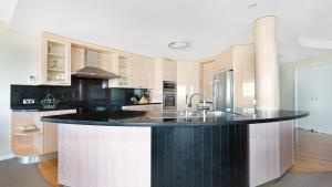 Le Point 802 - Luxury & Views!