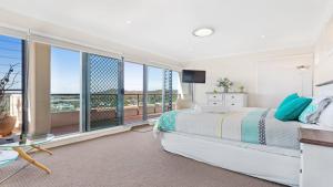 Le Point 802 - Luxury & Views!