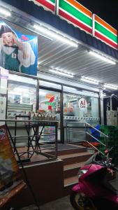 J Cafe & Hostel