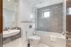 Free Housekeeping Visits During Your Stay - StayShort - Cozy 1BR Haven in Business Bay Sleeps 2