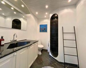 Elegant Home With Views Of Protected Landscape