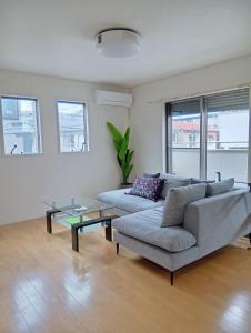 福岡空港近くの3階建て一棟貸し最大12名