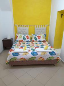 Habitación Doble con baño privado externo y balcón