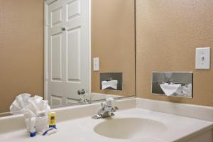 Microtel Inn & Suites By Wyndham Mineral WellsParkersburg