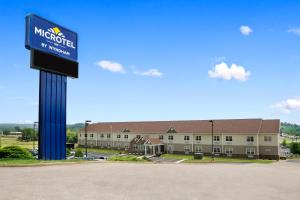 Microtel Inn & Suites By Wyndham Mineral WellsParkersburg