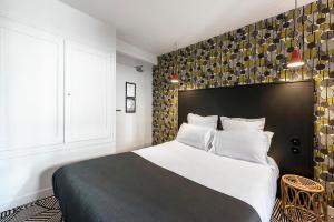 Hotels Hotel des Carmes : Petite Chambre Double