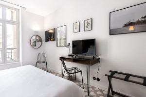 Hotels Hotel des Carmes : photos des chambres