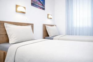 Hotel Road Rooms