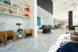 Fantastic Ocean & River Views! Pool, Gym & Sauna