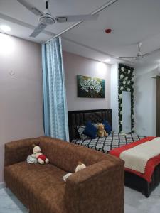 Leisure stays Ufairia Mall -Near Ek murti Chowk