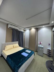 Shining hotel Abu Dhabi